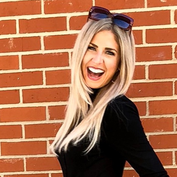 Meet your posher! Feel free to make an offer! - Picture 2 of 7